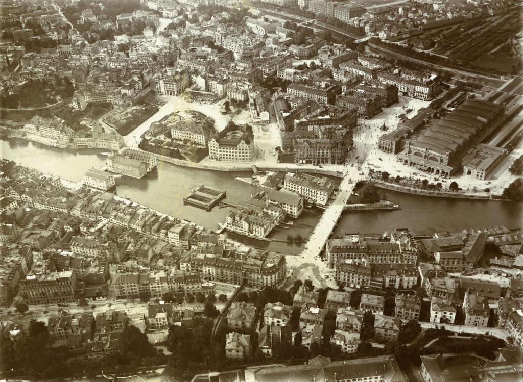 Zürich Old Town from the air, 1908.